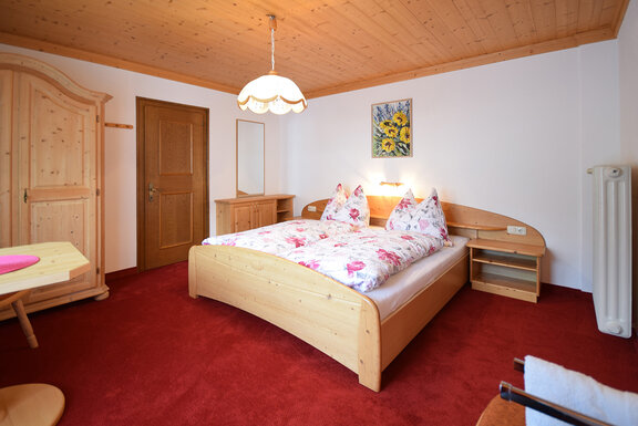 Schlafzimmer Ferienwohnung Wasserfallblick